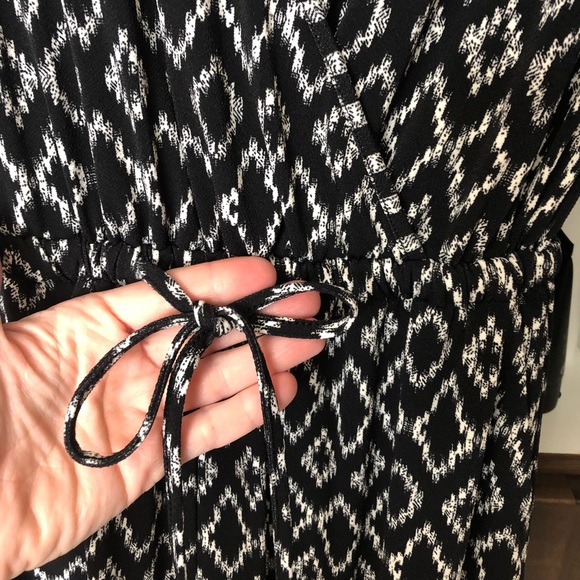 Banana Republic S Petit black and white jumpsuit. Short sleeve with pockets! - Picture 2 of 9